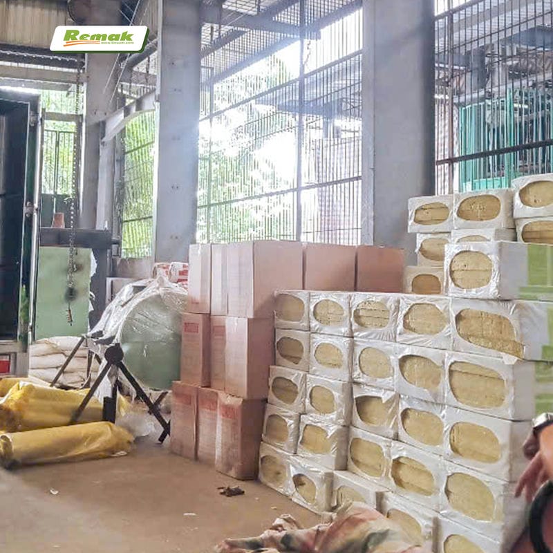 Sản phẩm bông khoáng Remak và bông gốm được sắp thành kiện và hộp rất gọn, dễ vận chuyển