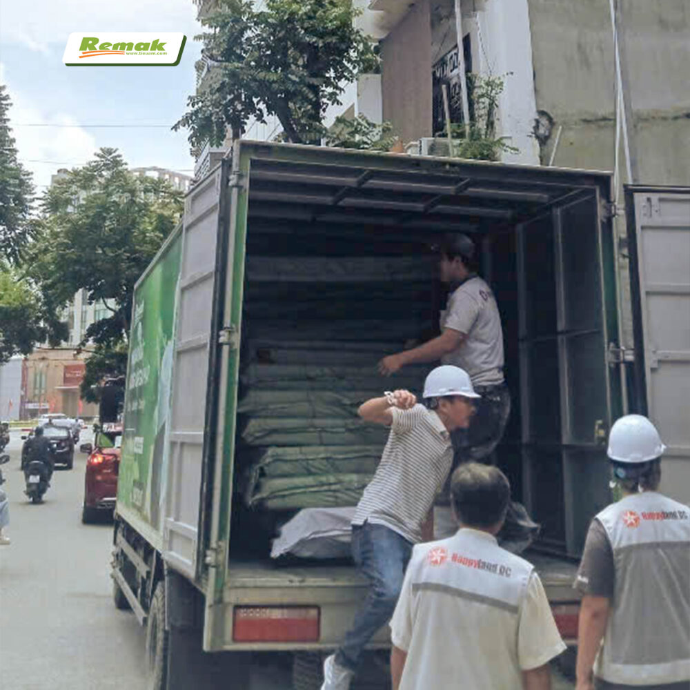 Tấm tiêu âm chất lượng cao, được đóng thành kiện dễ vận chuyển và kiểm đếm