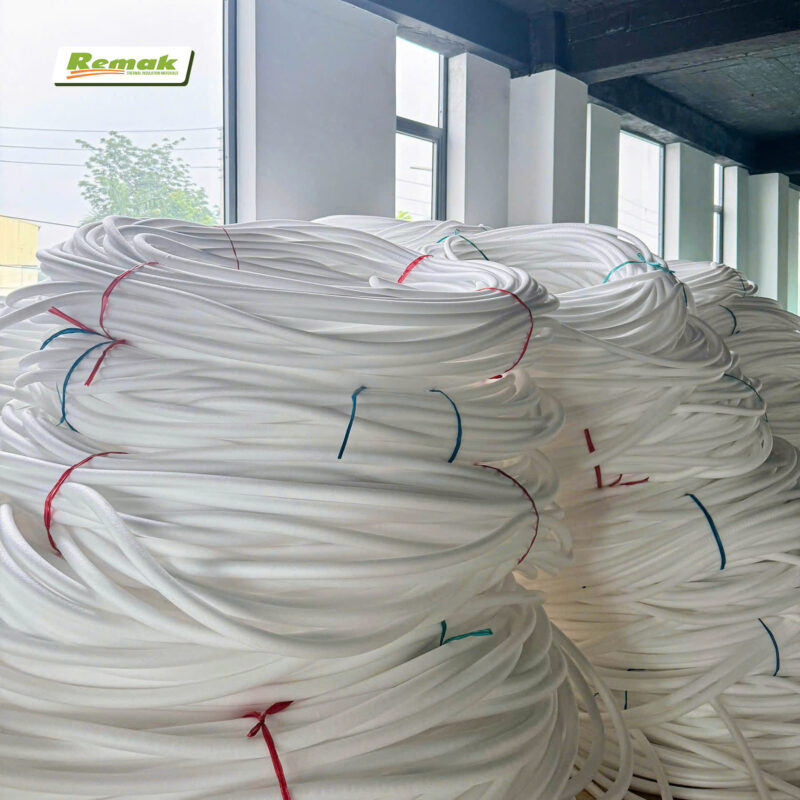 Có nên dùng ống xốp PE cho đường ống ngoài trời hay không? 3 Kho hàng ống xốp pe Remak